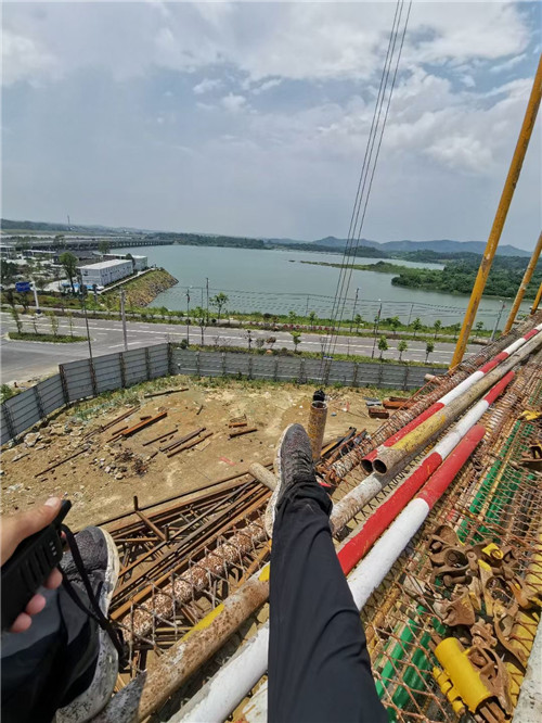 城阳区作业中发生设备损坏或人员意外，责任怎么划分？