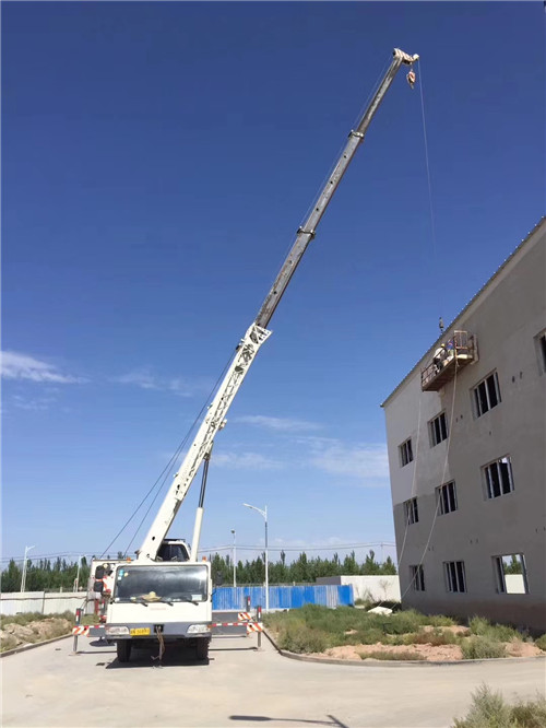 城阳区“轻装强干”—— 吊车的 “轻量化臂架” 技术